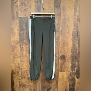 Lululemon green and white track pants joggers size 6 EUC